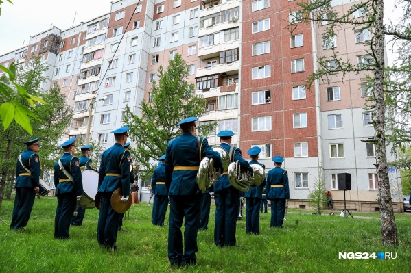 Парад в красноярске фото