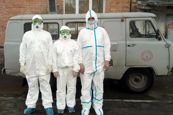 Сотни горняцких семей, пожилых людей и простых врачей получили помощь волонтеров СУЭК и предприятия<br> Сотни горняцких семей, пожилых людей и простых врачей получили помощь волонтеров СУЭК и предприятия<br>