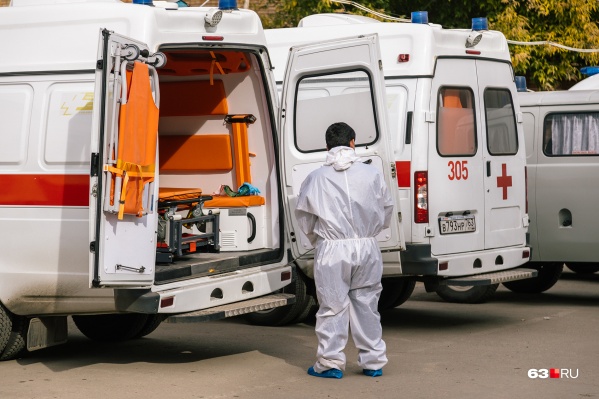 Врачи обязаны приходить в защитном костюме к пациентам с COVID Врачи обязаны приходить в защитном костюме к пациентам с COVID