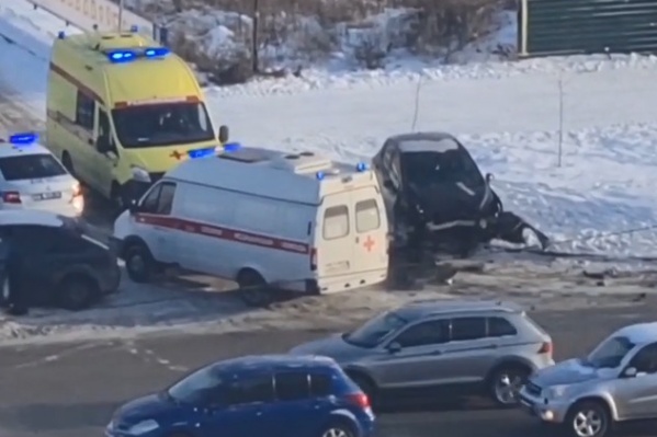 Помощь медиков понадобилась водителям двух легковушек Помощь медиков понадобилась водителям двух легковушек