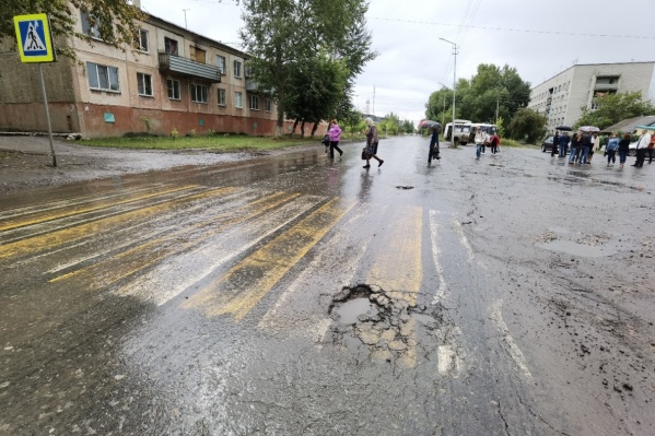 Местные жители давно просили ремонта этой дороги Местные жители давно просили ремонта этой дороги