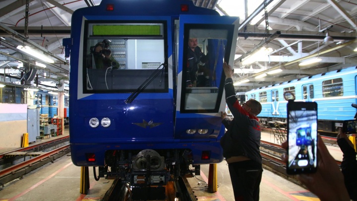 Черный ящик и эвакуационный трап: в самарском метро готовят к эксплуатации новый состав