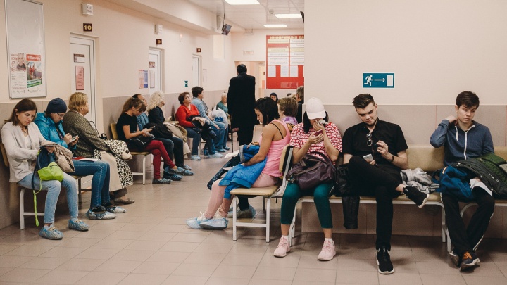 Тюменцы жалуются на очереди в детском отделении поликлиники — оказалось, что педиатр в отпуске
