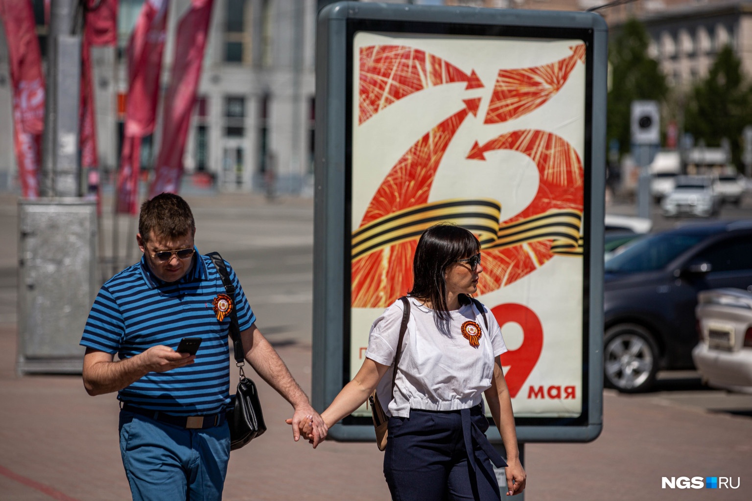 Прохожих с георгиевскими лентами на улицах намного больше, чем людей в масках Прохожих с георгиевскими лентами на улицах намного больше, чем людей в масках