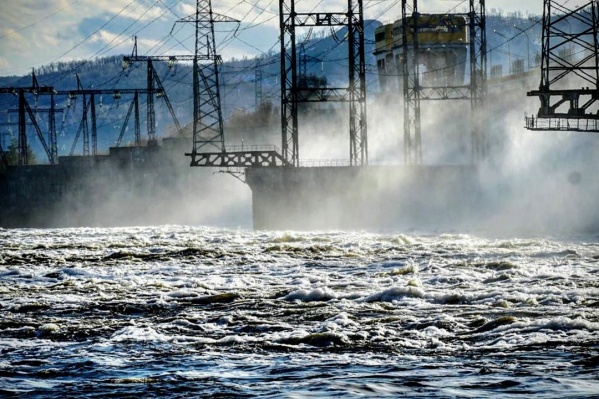 ГЭС открыла водосливную плотину 20 марта 2020 года ГЭС открыла водосливную плотину 20 марта 2020 года
