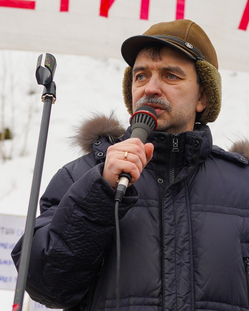 Перед собравшимися выступил политолог Виталий Ковин