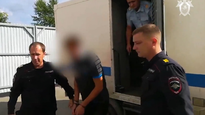 СК опубликовал видео ареста подозреваемого в убийстве 10-летней девочки в Прикамье