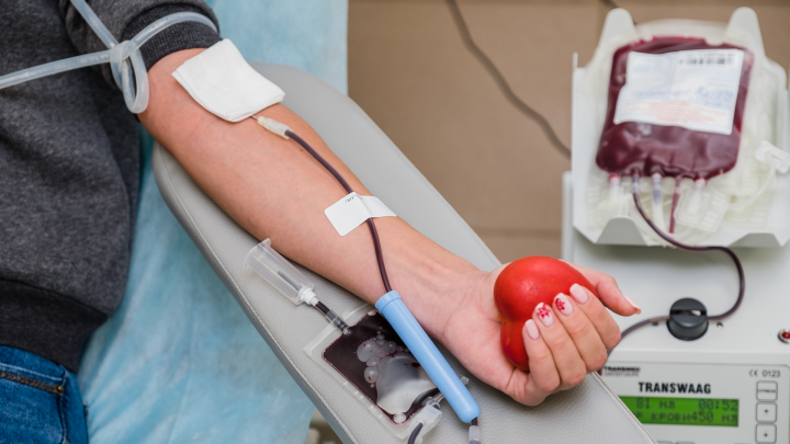 Краевая станция переливания крови осталась без оборудования из-за коронавируса и действий поставщика