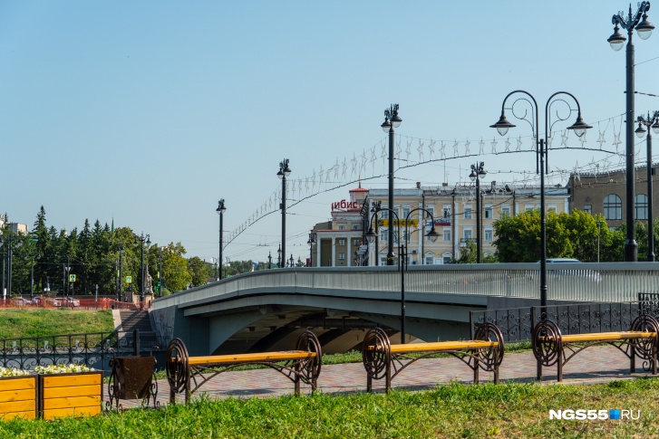 Мост будет недоступен около пяти часов Мост будет недоступен около пяти часов