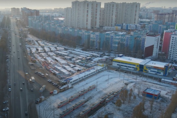Когда-то в выходные дни все местные жители бежали сюда за одеждой и продуктами Когда-то в выходные дни все местные жители бежали сюда за одеждой и продуктами