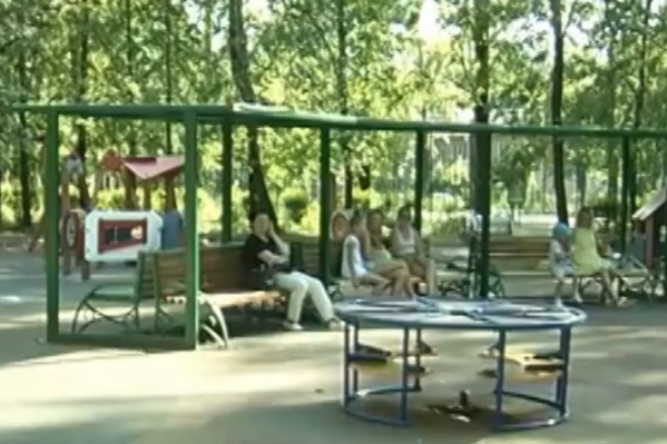Штырь находится как раз под этой конструкцией Штырь находится как раз под этой конструкцией