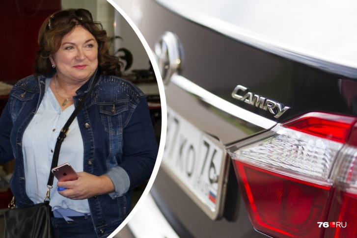 Директора музея на Toyota Cаmry возит водитель Директора музея на Toyota Cаmry возит водитель