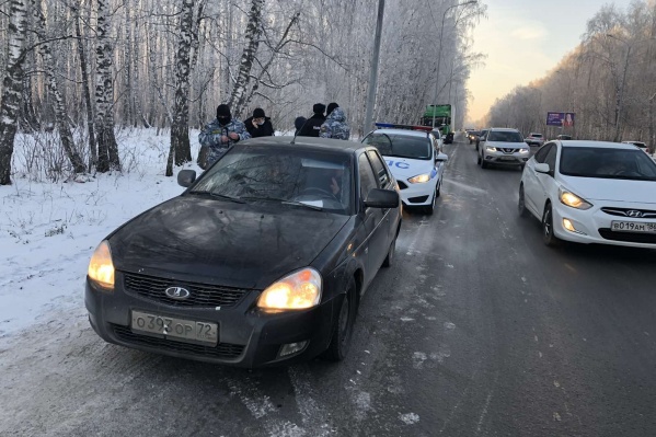Сотрудники уже готовы были арестовать авто, но 22-летний тюменец быстро нашел деньги Сотрудники уже готовы были арестовать авто, но 22-летний тюменец быстро нашел деньги