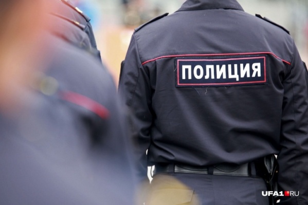 В полицию обратилась пожилая женщина, которая заметила, что девочка гуляет одна В полицию обратилась пожилая женщина, которая заметила, что девочка гуляет одна