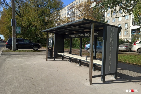 Высокие люди в таких остановках буквально упираются головой в потолок Высокие люди в таких остановках буквально упираются головой в потолок