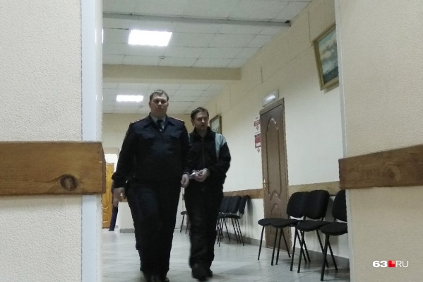 Мужчина будет ждать суда под стражей Мужчина будет ждать суда под стражей