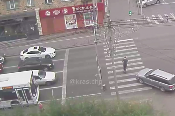 В этой ситуации могло произойти сразу несколько аварий, но по итогу ничего не произошло В этой ситуации могло произойти сразу несколько аварий, но по итогу ничего не произошло