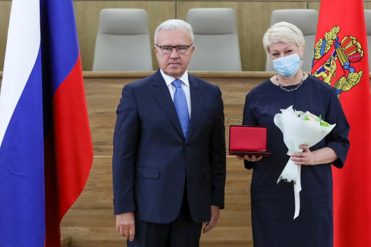 Президентский указ о присвоении сотрудникам СУЭК высоких государственных званий и наград вышел накануне Дня шахтера Президентский указ о присвоении сотрудникам СУЭК высоких государственных званий и наград вышел накануне Дня шахтера