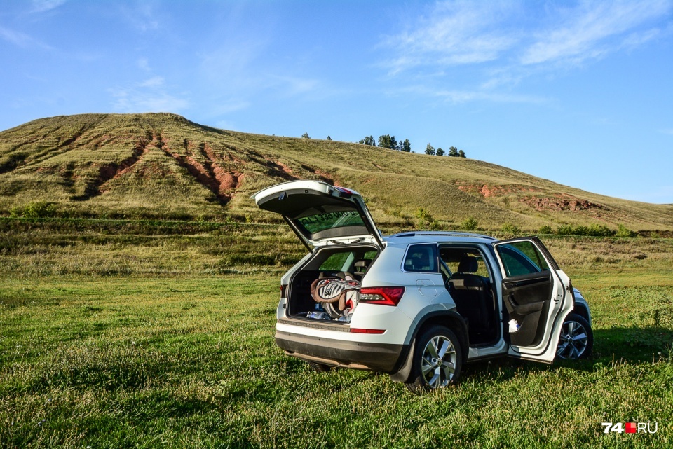 Большинство полноформатных европейских машин, как эта SKODA Kodiaq, имеет правый лючок бензобака Большинство полноформатных европейских машин, как эта SKODA Kodiaq, имеет правый лючок бензобака