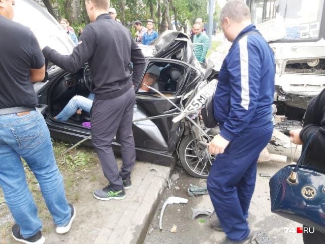 Водитель BMW серьёзно пострадал Водитель BMW серьёзно пострадал