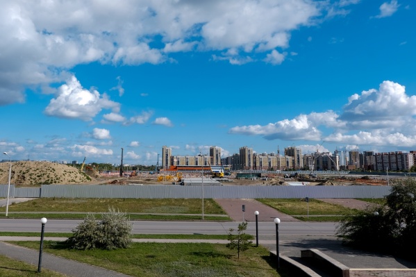 Спорткомплекс площадью 52 тысячи квадратных метров и с трибунами на 12 тысяч зрителей планируется построить за два с половиной года Спорткомплекс площадью 52 тысячи квадратных метров и с трибунами на 12 тысяч зрителей планируется построить за два с половиной года