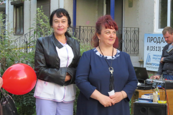 Ларису Ясневу (на фото слева), прилетевшую из Италии, сейчас разыскивает полиция. Женщину хотят принудительно положить в больницу Ларису Ясневу (на фото слева), прилетевшую из Италии, сейчас разыскивает полиция. Женщину хотят принудительно положить в больницу