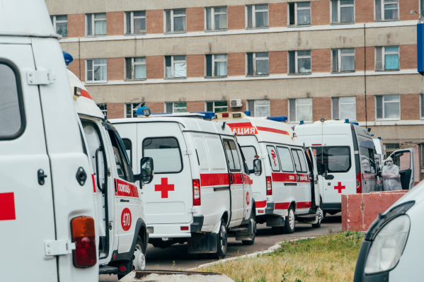Пожилой мужчина выпал с 4-го этажа инфекционного госпиталя Пожилой мужчина выпал с 4-го этажа инфекционного госпиталя 