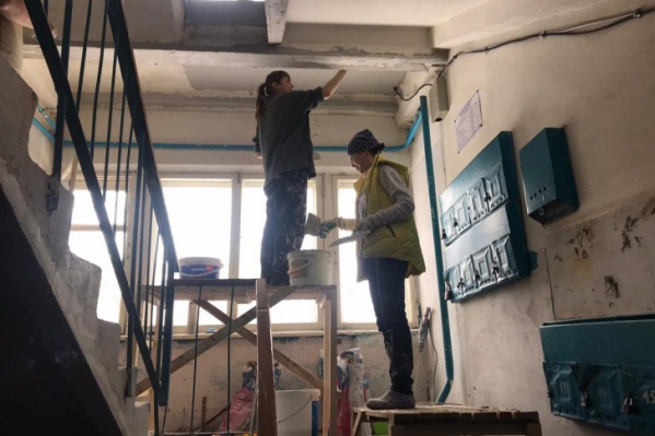Некоторые подъезды после починки вновь нуждаются в ремонте Некоторые подъезды после починки вновь нуждаются в ремонте