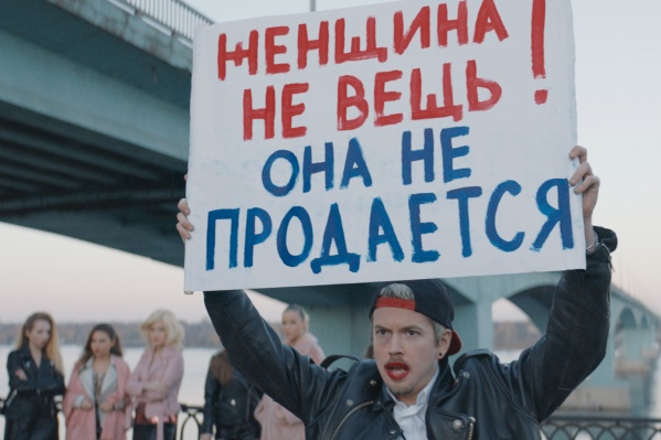 Кадры сняты у Октябрьского моста Кадры сняты у Октябрьского моста