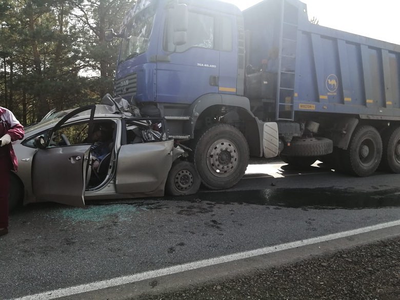 Два человека погибли в ДТП с грузовиком в Башкирии