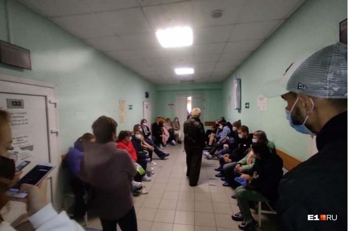 В поликлиниках уральских больниц — очереди В поликлиниках уральских больниц — очереди