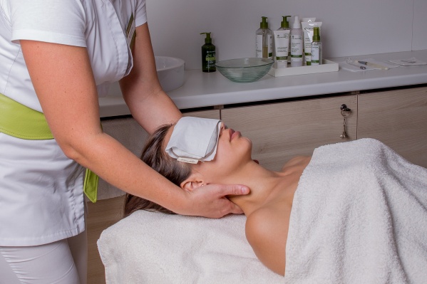 Все косметологи работают в spa-салоне Yves Rocher на Красном проспекте, 17 более 10 лет Все косметологи работают в spa-салоне Yves Rocher на Красном проспекте, 17 более 10 лет