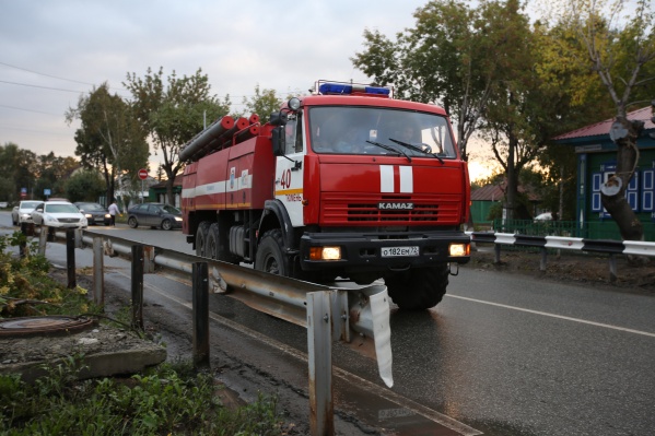 Пожарные приехали на место происшествия через <nobr class="_">10 минут</nobr>. В окне горящей квартиры стояли дети и кричали Пожарные приехали на место происшествия через <nobr class="_">10 минут</nobr>. В окне горящей квартиры стояли дети и кричали