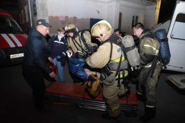 В результате пожара пострадали пять человек, а один погиб В результате пожара пострадали пять человек, а один погиб