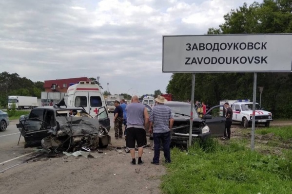 Пассажирку «Лады» увезли на скорой Пассажирку «Лады» увезли на скорой