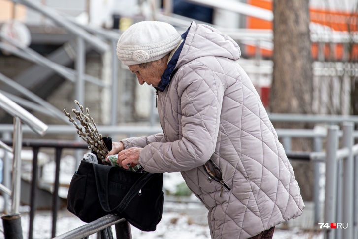 Южноуральцев старше 65 лет попросили не выходить из дома ещё две недели назад, но многие игнорируют эти просьбы и рискуют здоровьем Южноуральцев старше 65 лет попросили не выходить из дома ещё две недели назад, но многие игнорируют эти просьбы и рискуют здоровьем