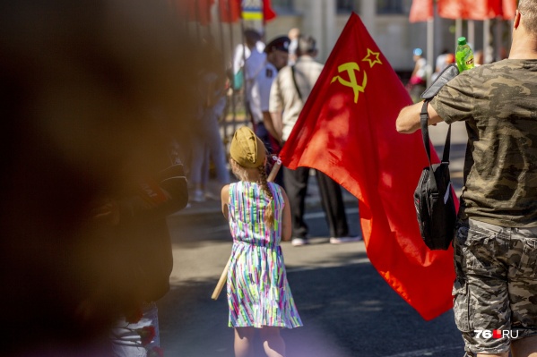 В Ярославле прошло шествие в честь Дня Победы В Ярославле прошло шествие в честь Дня Победы 