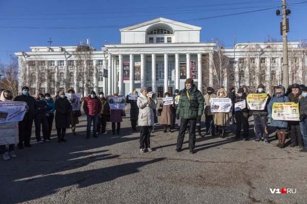 По данным организаторов, на собрание пришли порядка 200 человек По данным организаторов, на собрание пришли порядка 200 человек 