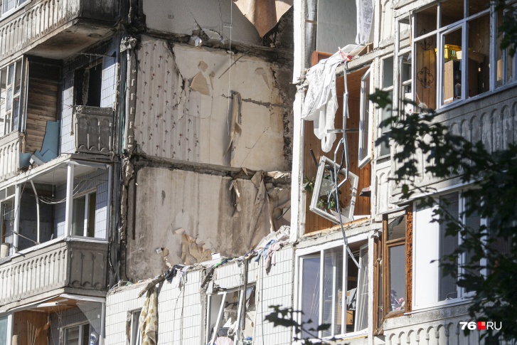 «Жить запускают, а экспертизу не проводили?»: после взрыва дома снова проверяют заселённые квартиры