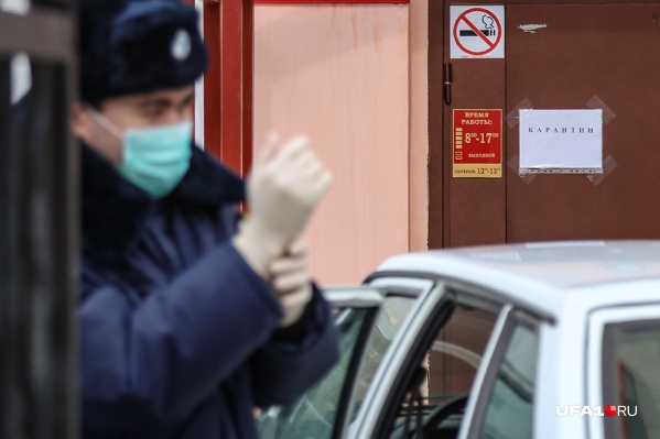 В здании изолятора временного содержания проводят дезинфекцию В здании изолятора временного содержания проводят дезинфекцию
