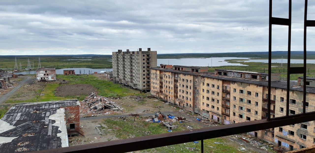 Бывший военный городок давно стал похож на декорации к фильму-катастрофе Бывший военный городок давно стал похож на декорации к фильму-катастрофе