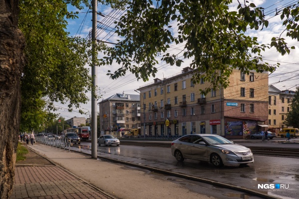 По мнению мэра, сейчас не хватает законов для борьбы с неприятным запахом По мнению мэра, сейчас не хватает законов для борьбы с неприятным запахом