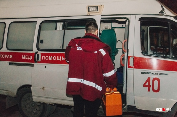 Сотрудники скорой помощи по вызову доставят больных неинфекционного профиля в дежурные больницы Сотрудники скорой помощи по вызову доставят больных неинфекционного профиля в дежурные больницы