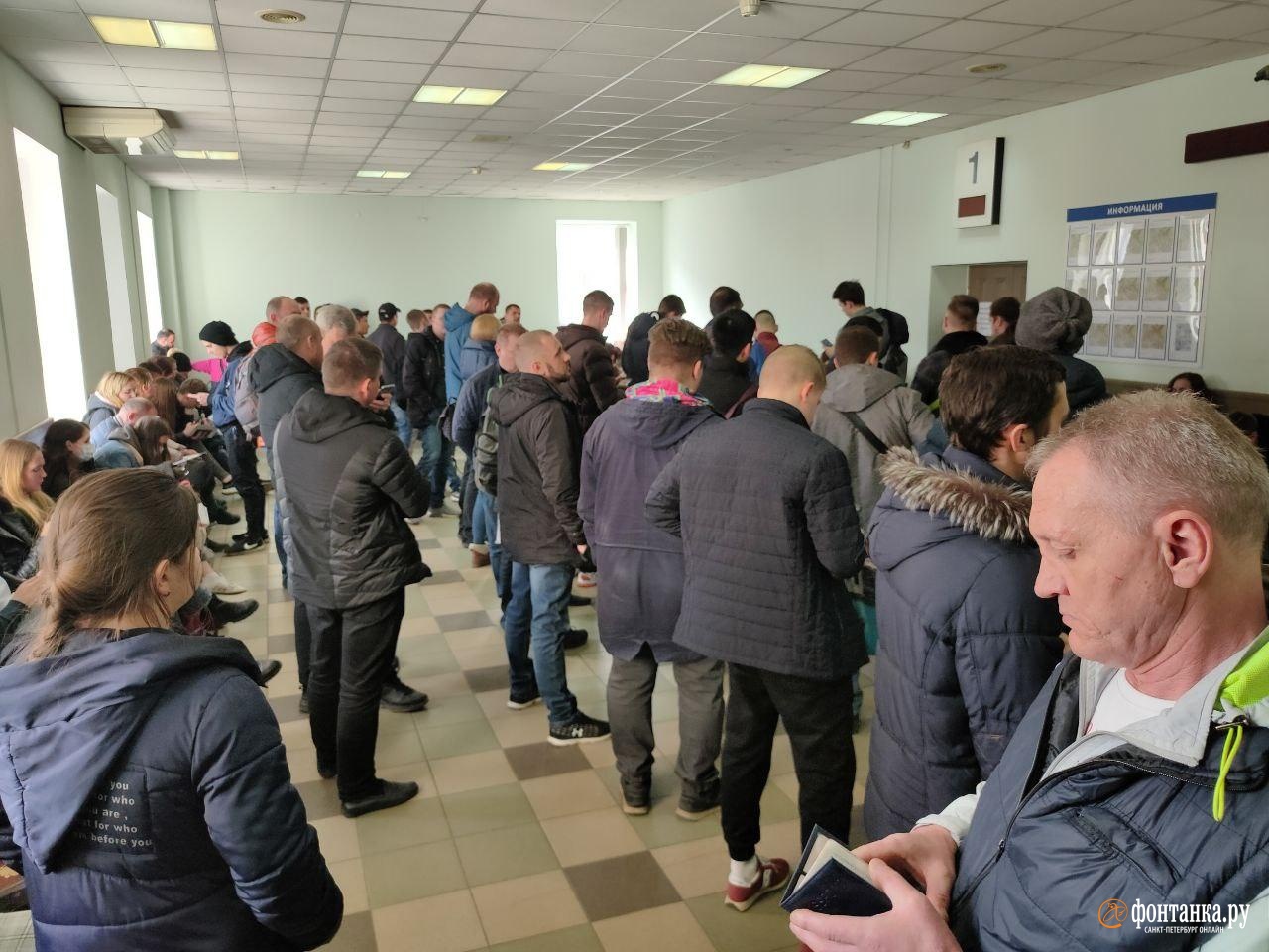 МРЭО ГИБДД на ш. Революции. Очередь на сдачу экзамена