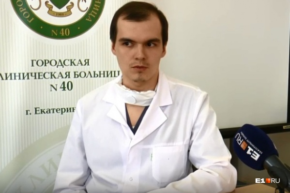 Виталий Белоусов лечит пациентов с коронавирусом Виталий Белоусов лечит пациентов с коронавирусом