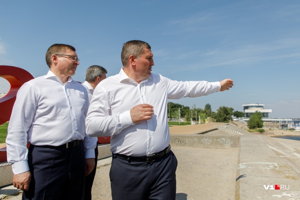 Губернатор провел гостей по центру города Губернатор провел гостей по центру города