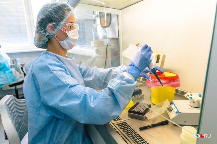 Каждый день в Ярославской области в лабораториях делают сотни тестов на коронавирус