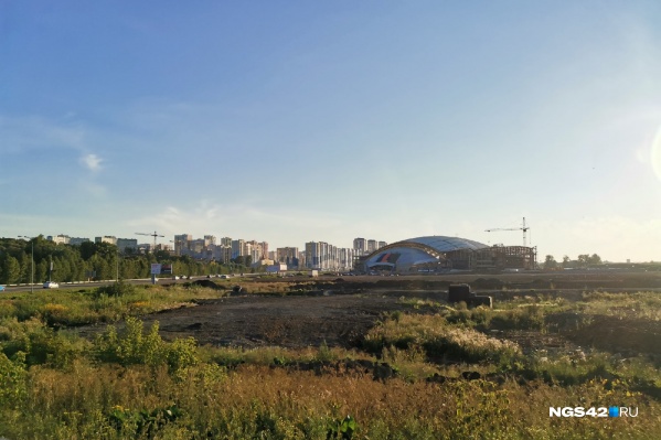 Московскую площадь возводят рядом с Ледовым дворцом «Кузбасс». В конце июля 2020-го площадка выглядела так Московскую площадь возводят рядом с Ледовым дворцом «Кузбасс». В конце июля 2020-го площадка выглядела так