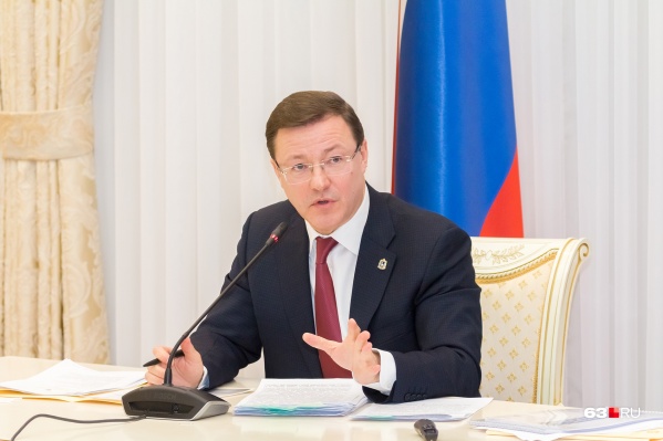 Дмитрий Азаров подписал документ о нерабочем дне 31 декабря Дмитрий Азаров подписал документ о нерабочем дне 31 декабря