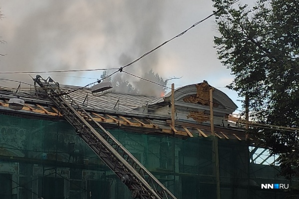 Пожар уничтожил старинное здание Пожар уничтожил старинное здание